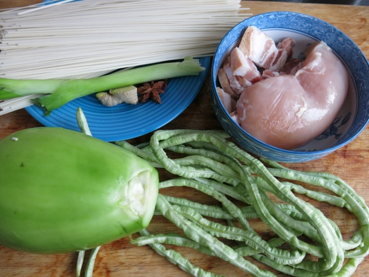 豇豆茄子肉丁炸酱卤步骤1