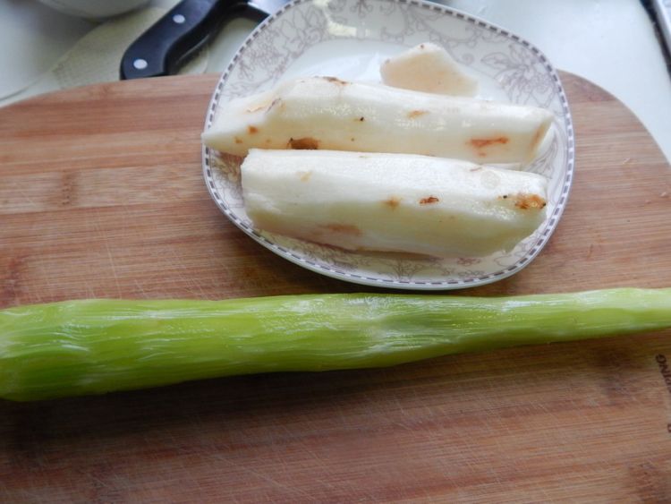莴笋山药炒鸡肉片步骤3