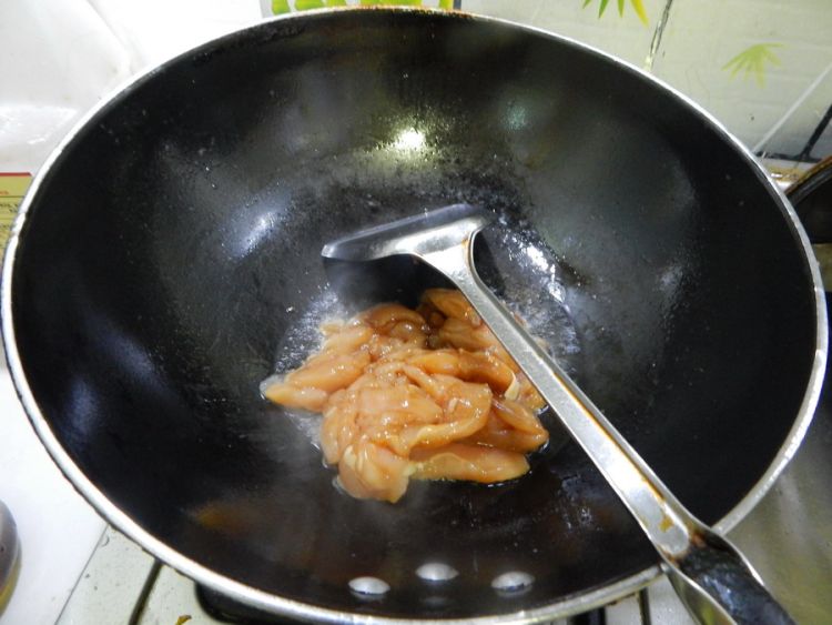 莴笋山药炒鸡肉片步骤6