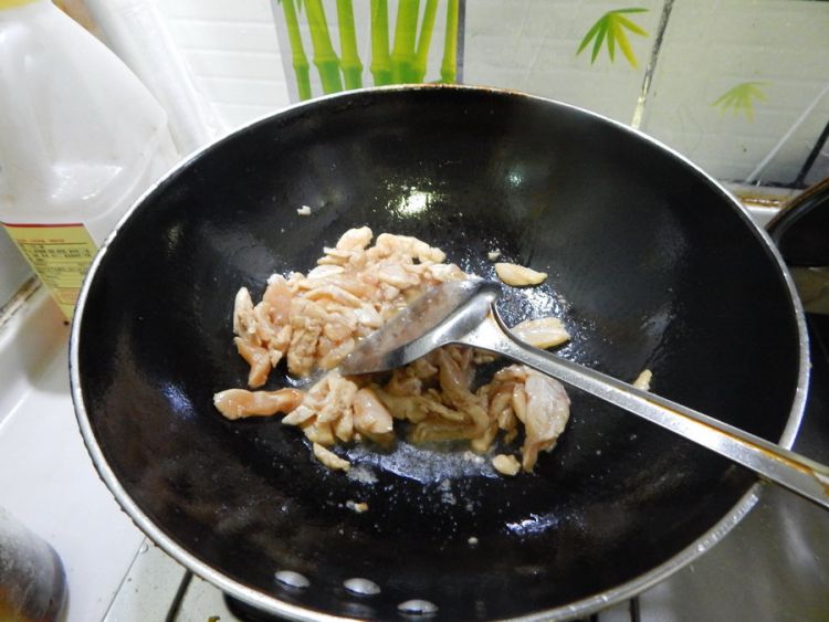 莴笋山药炒鸡肉片步骤7
