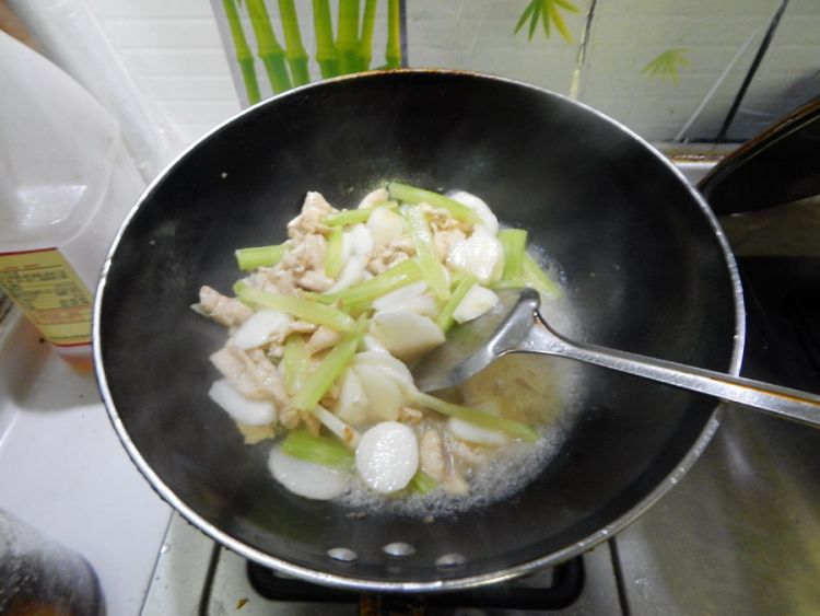 莴笋山药炒鸡肉片步骤11