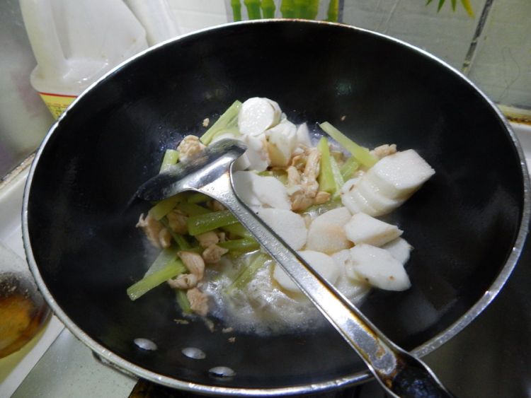 莴笋山药炒鸡肉片步骤10