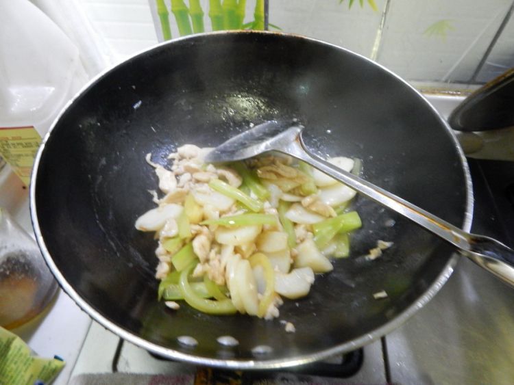 莴笋山药炒鸡肉片步骤15