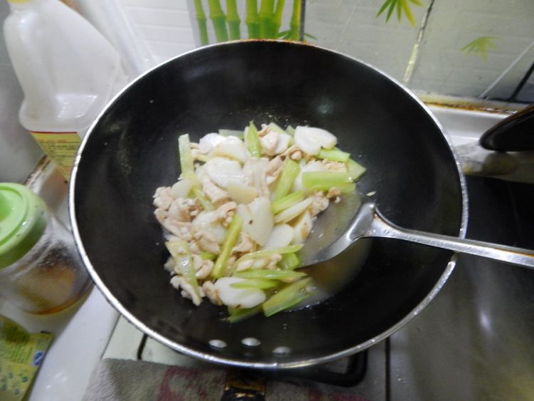 莴笋山药炒鸡肉片步骤13