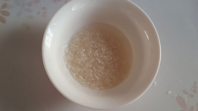 番茄鸡肉泥白米粥步骤2