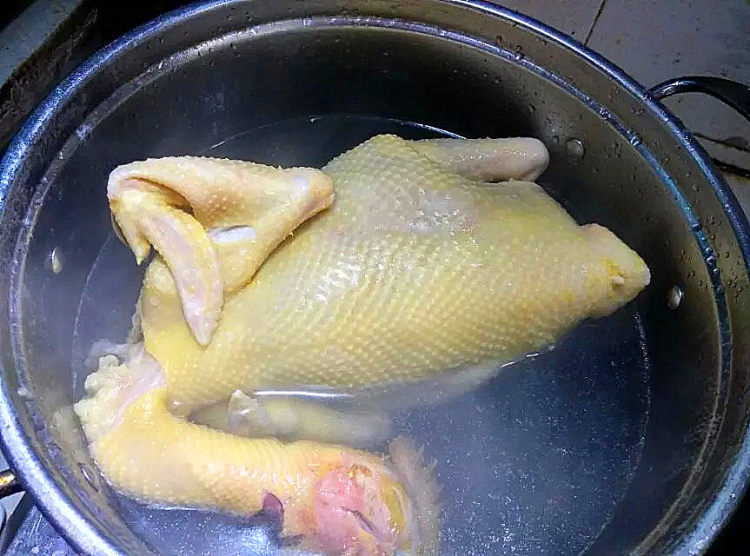 香芹炒鸡肉步骤2