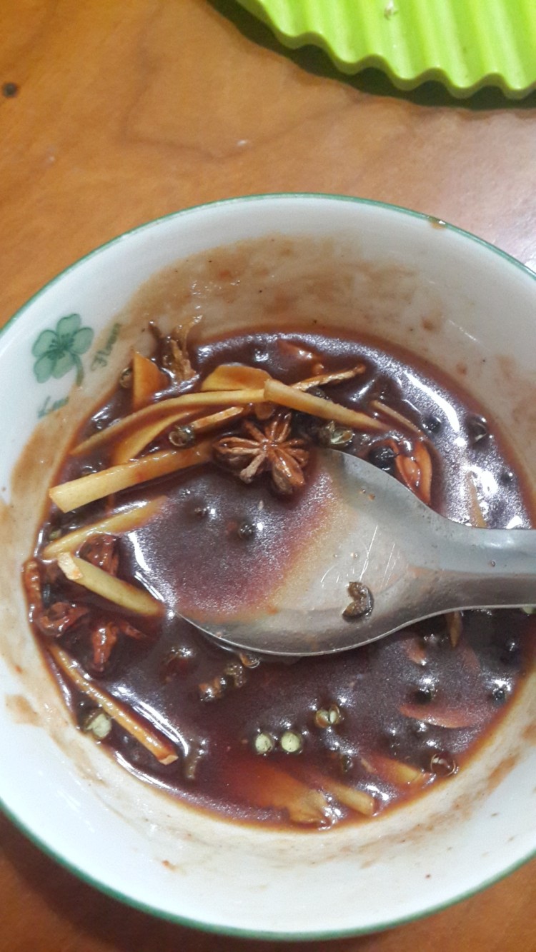 怪味鸡腿砂锅饭步骤2