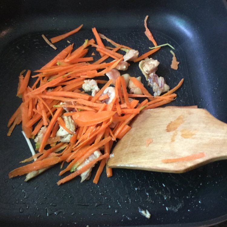 鸡丁炒面步骤8