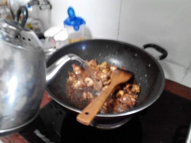 蒜苔烧鸡块步骤7