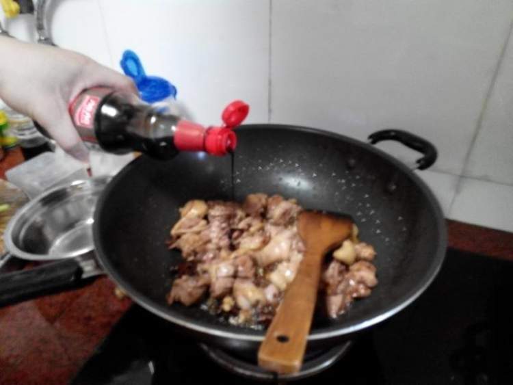 蒜苔烧鸡块步骤6