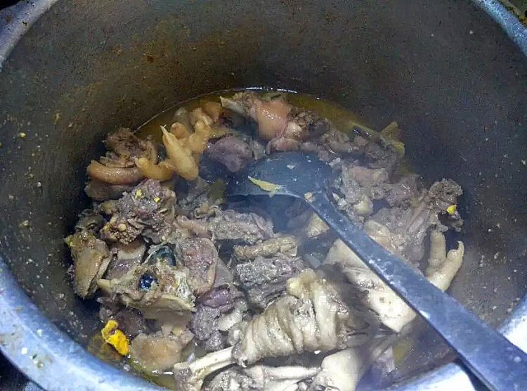 柱候酱焖鸡步骤5