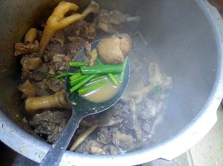 柱候酱焖鸡步骤6