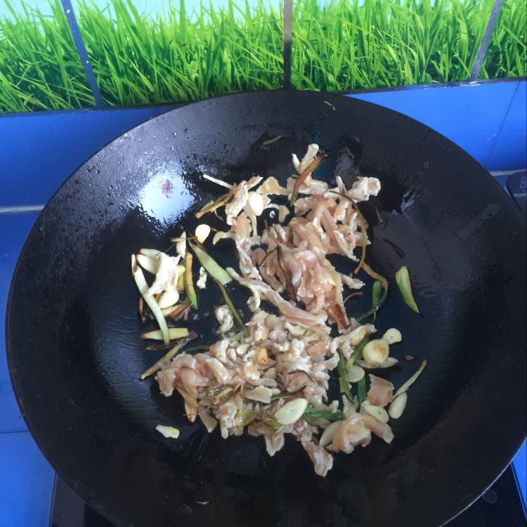 豆芽肉丝炒面步骤5