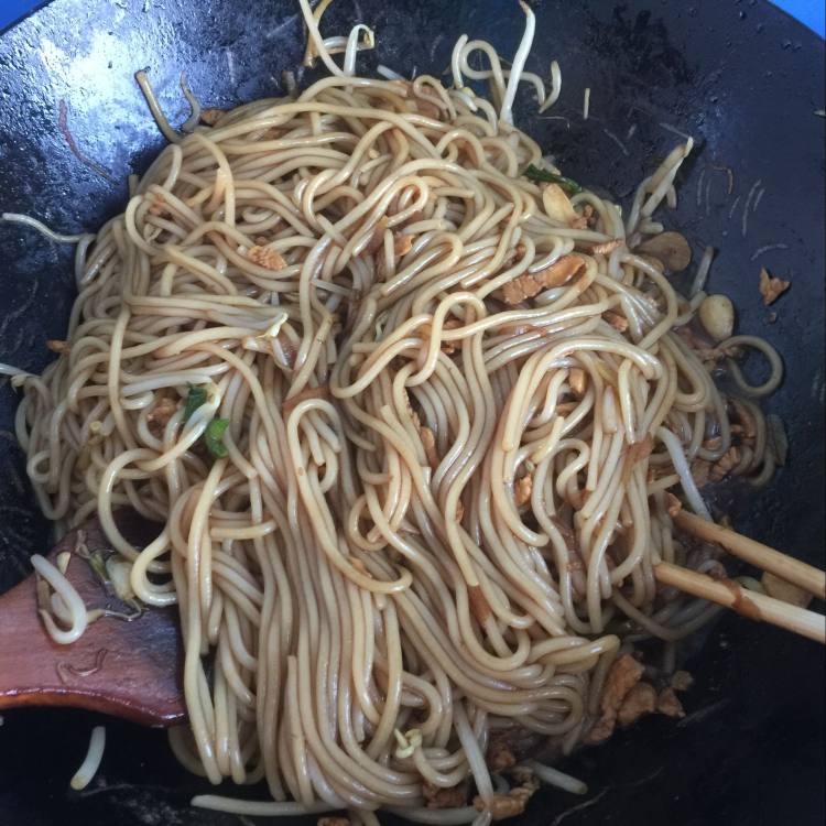 豆芽肉丝炒面步骤9