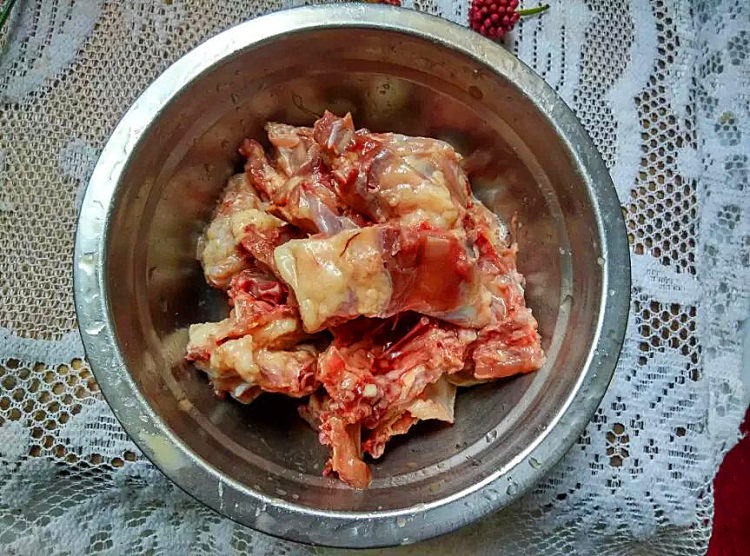 茶树菇煲鸡步骤3