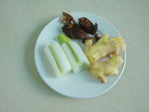 莴笋煮鸡步骤2