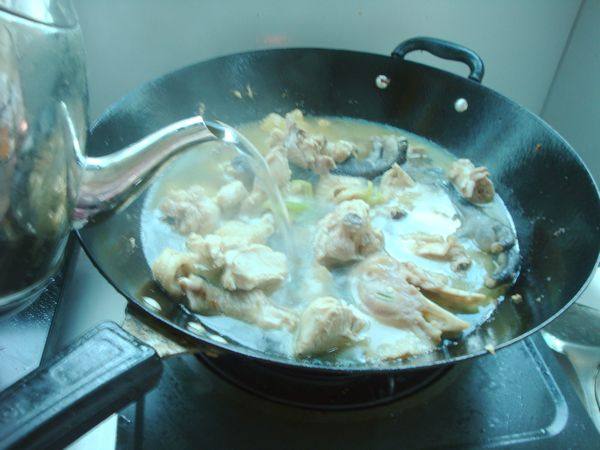 莴笋煮鸡步骤6