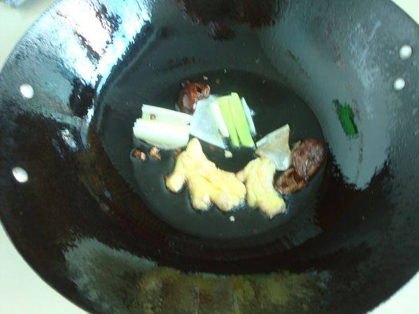 莴笋煮鸡步骤3