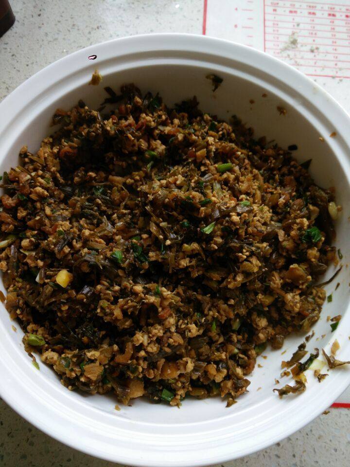 鸡肉笋丁酸菜饼步骤5