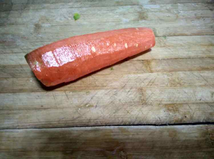 鸡肉炒芹菜胡萝卜步骤2