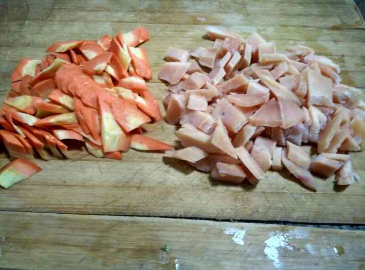 鸡肉炒芹菜胡萝卜步骤4