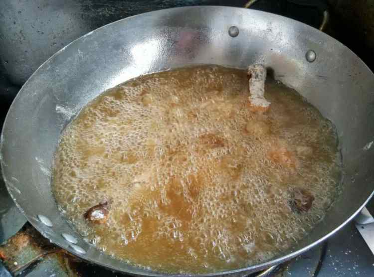 炸酥皮鸡腿步骤9