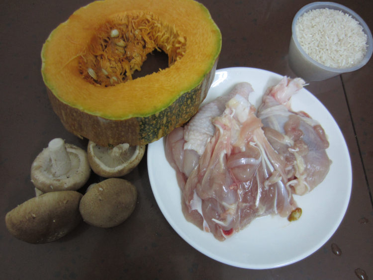 南瓜香菇鸡肉饭步骤1