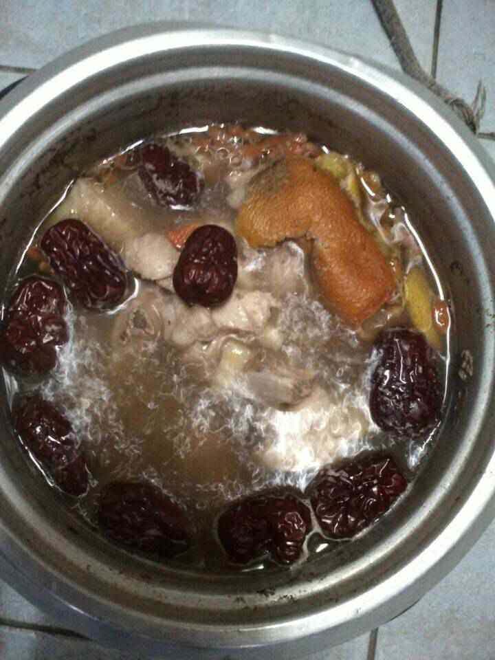 淮山红枣炖鸡步骤6