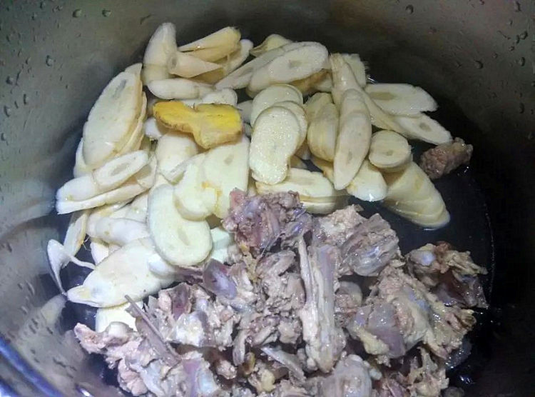 鸡肉鲜玉竹汤步骤3