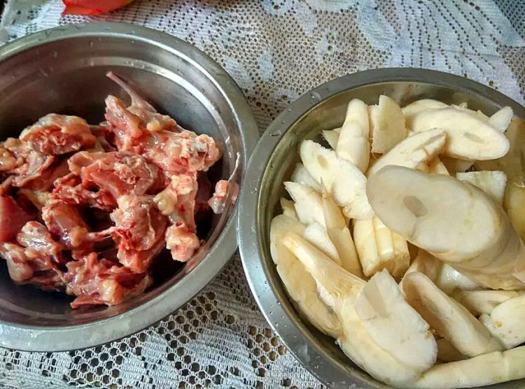 鸡肉鲜玉竹汤步骤1