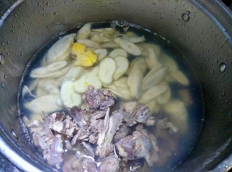 鸡肉鲜玉竹汤步骤4