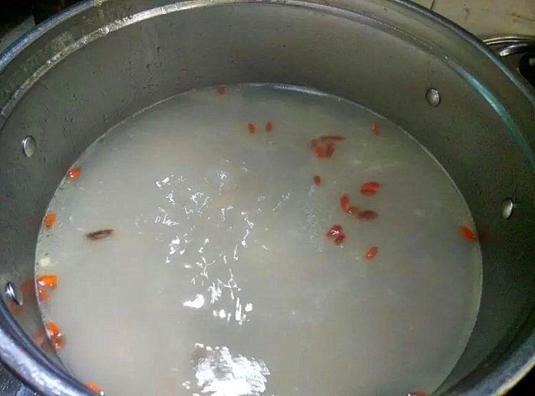 鸡肉鲜玉竹汤步骤6