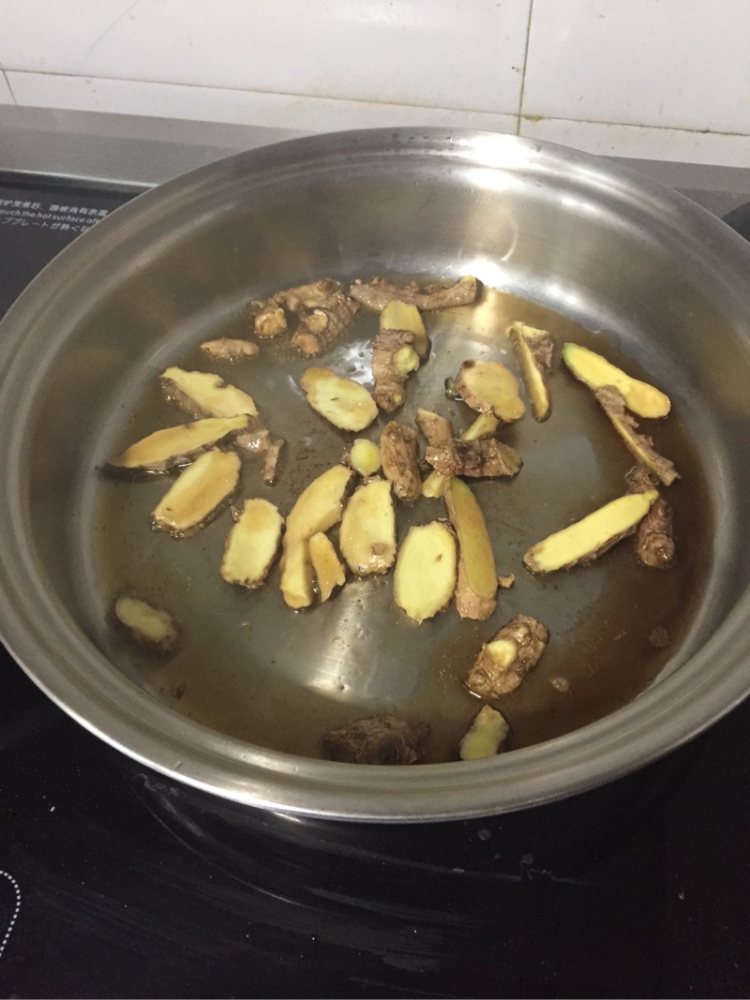 木耳焖鸡肉步骤2