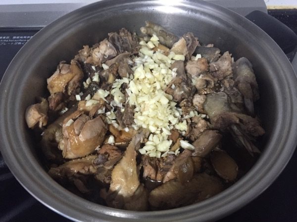 木耳焖鸡肉步骤4