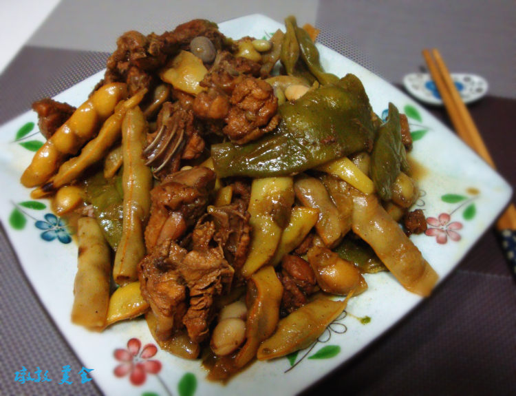 鸡肉炖黄绿豆角步骤14