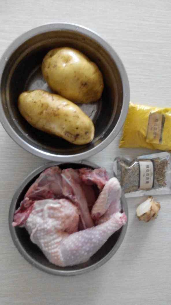 土豆咖喱鸡步骤1