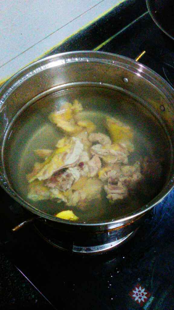 茶树菇鸡肉粉丝汤步骤2