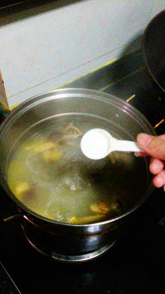 茶树菇鸡肉粉丝汤步骤6