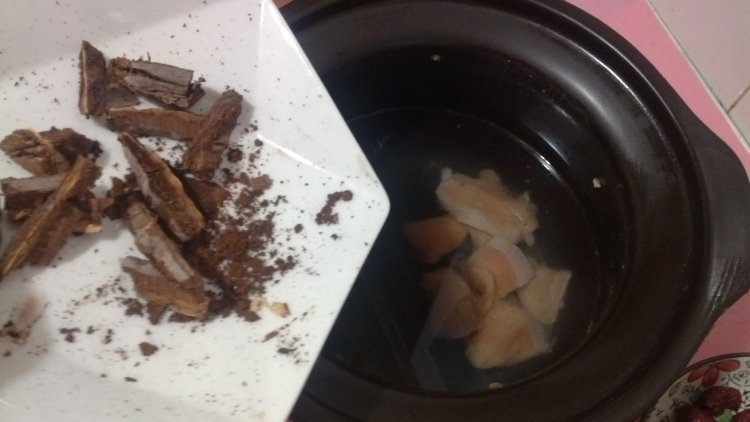灵芝枸杞鸡肉汤步骤7