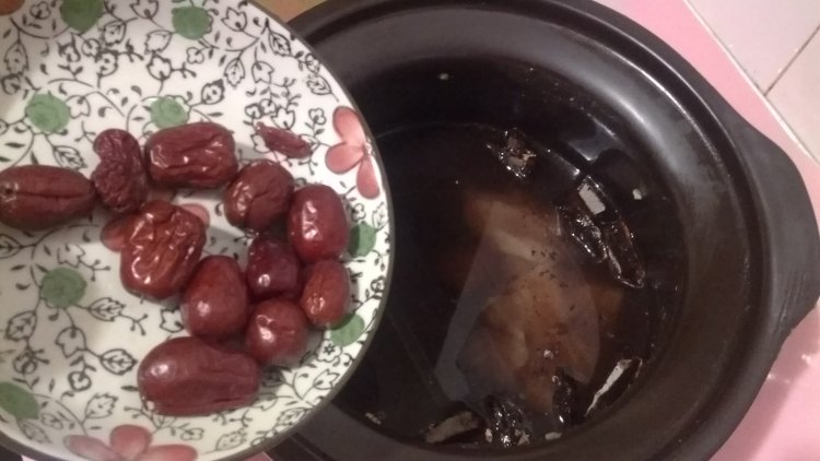 灵芝枸杞鸡肉汤步骤8