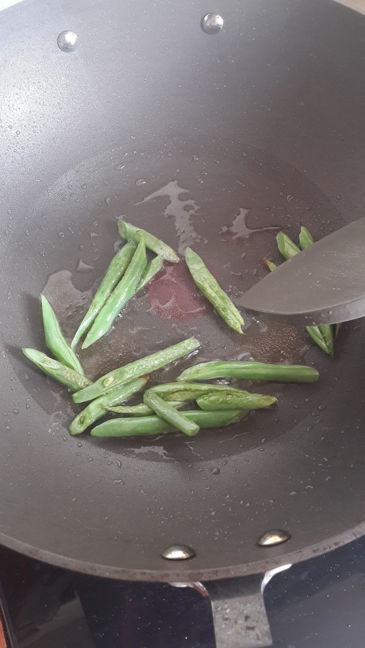 自创家常炒面步骤1