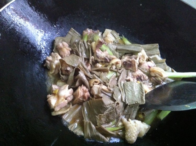 腐竹香芹焖鸡步骤6