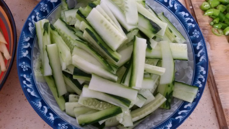 金针菇辣炒鸡步骤1