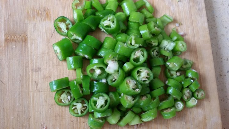 金针菇辣炒鸡步骤5
