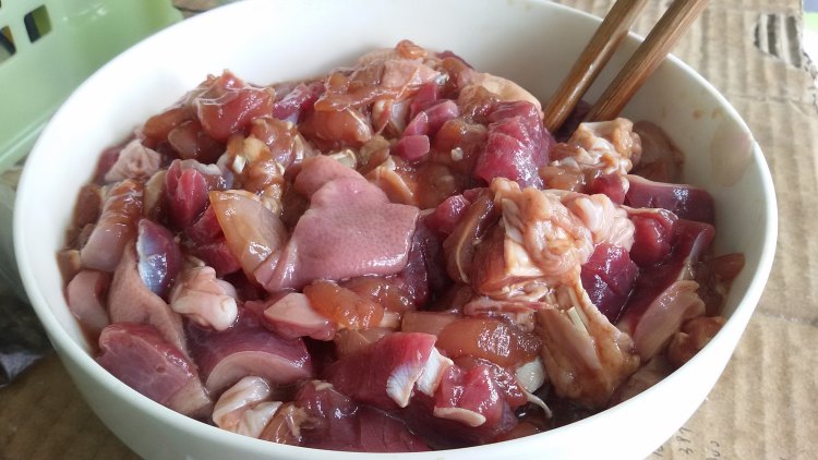 香辣韭菜炒鸡丁步骤2