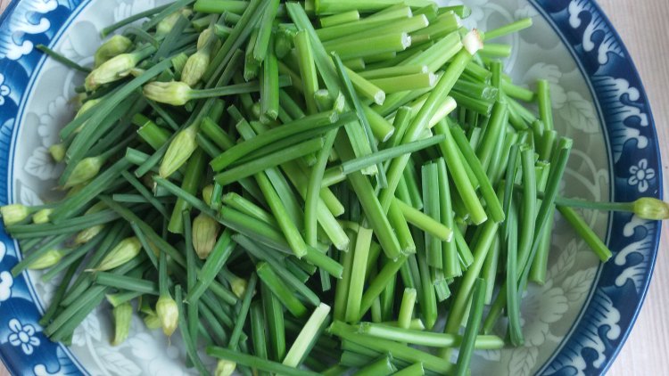香辣韭菜炒鸡丁步骤4