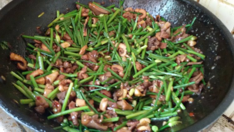 香辣韭菜炒鸡丁步骤7