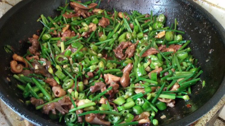 香辣韭菜炒鸡丁步骤9