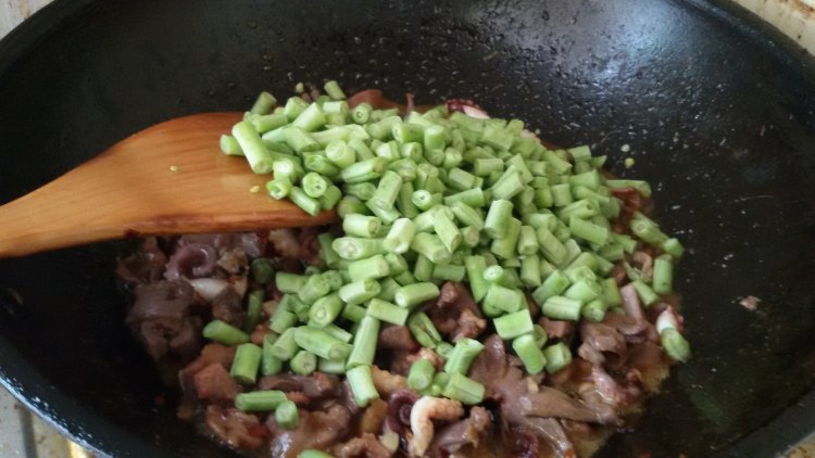 紫苏豇豆炒鸡杂步骤8