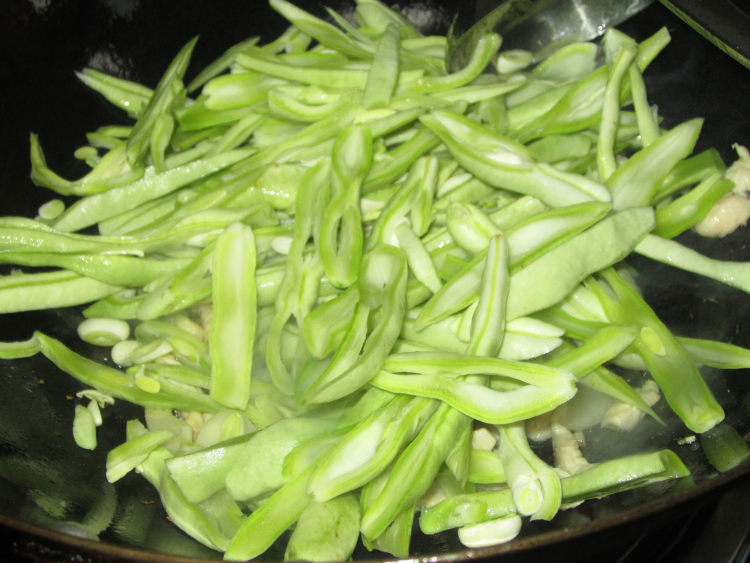 芸豆丝炒鸡丝步骤7